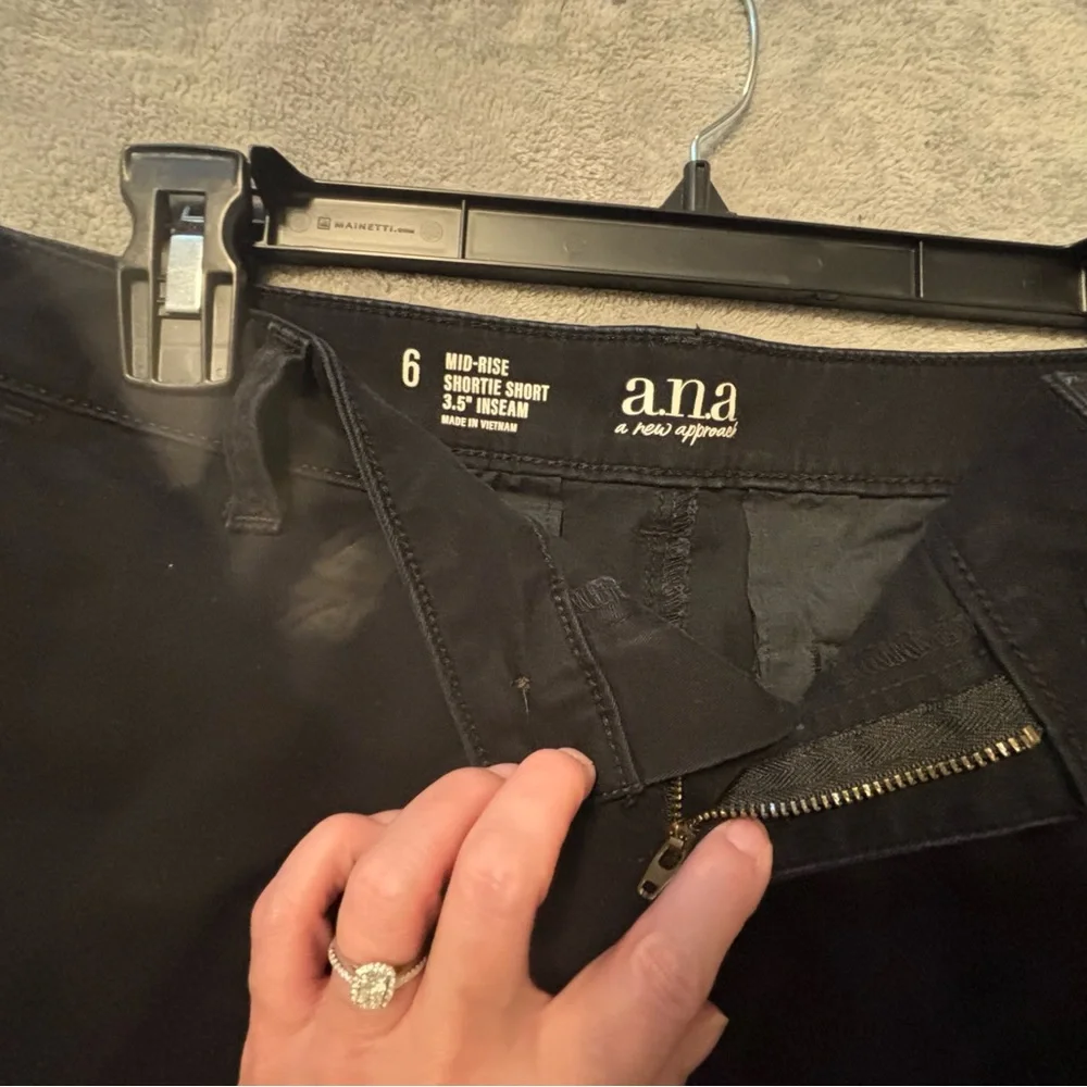 a.n.a Black Casual Women's Shorts - Picture 5 of 7
